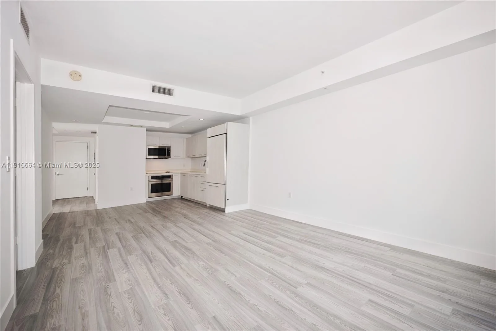 45 SW 9th St # 1504, Miami, FL 33130 photo 2