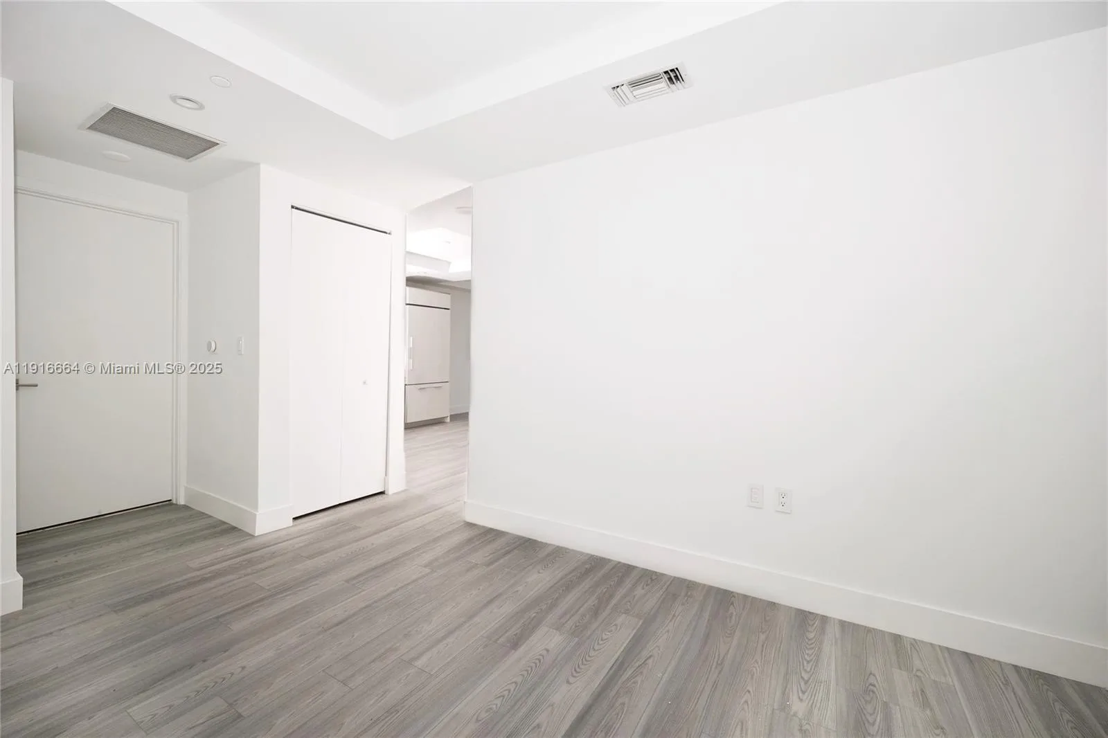 45 SW 9th St # 1504, Miami, FL 33130 photo 5