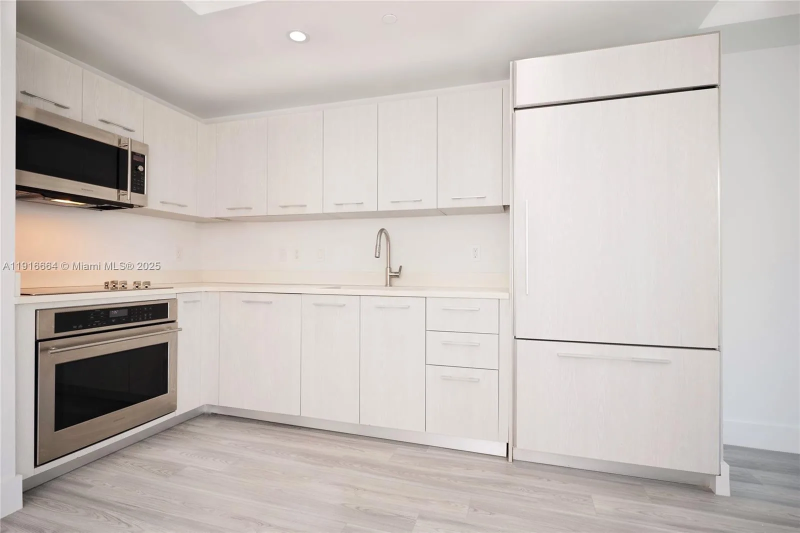 45 SW 9th St # 1504, Miami, FL 33130 photo 6