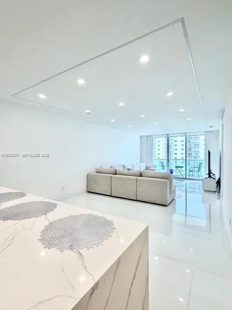 19390 Collins Ave # 908, Sunny Isles Beach, FL 33160