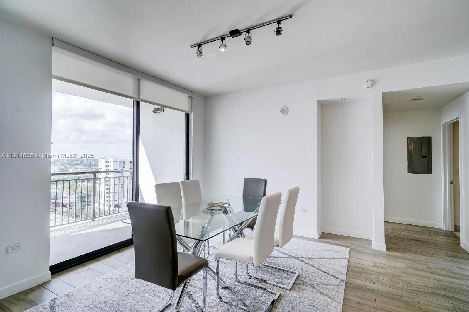 999 SW 1st Ave # 1612, Miami, FL 33130 photo 4