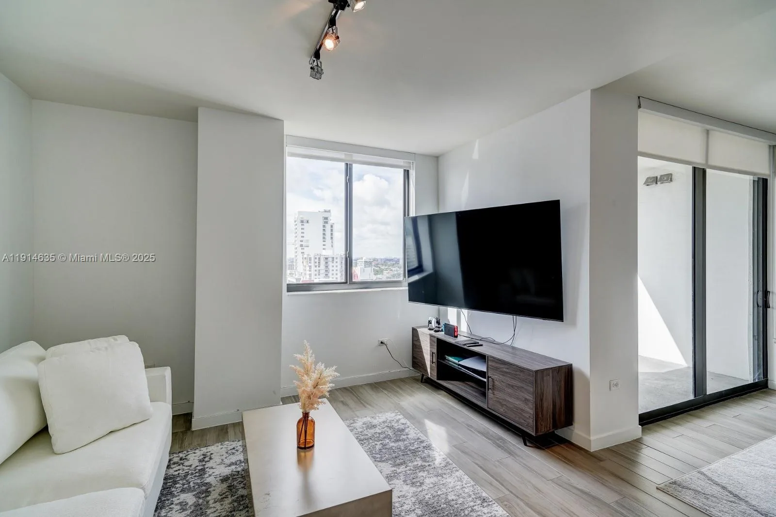 999 SW 1st Ave # 1612, Miami, FL 33130 photo 6
