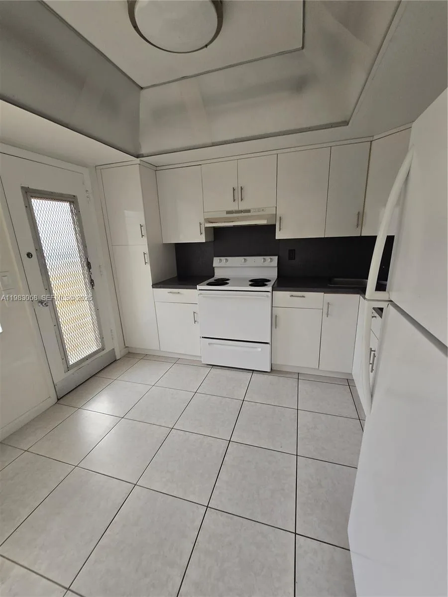 851 NE 14th Ave # 414, Hallandale Beach, FL 33009 photo 10