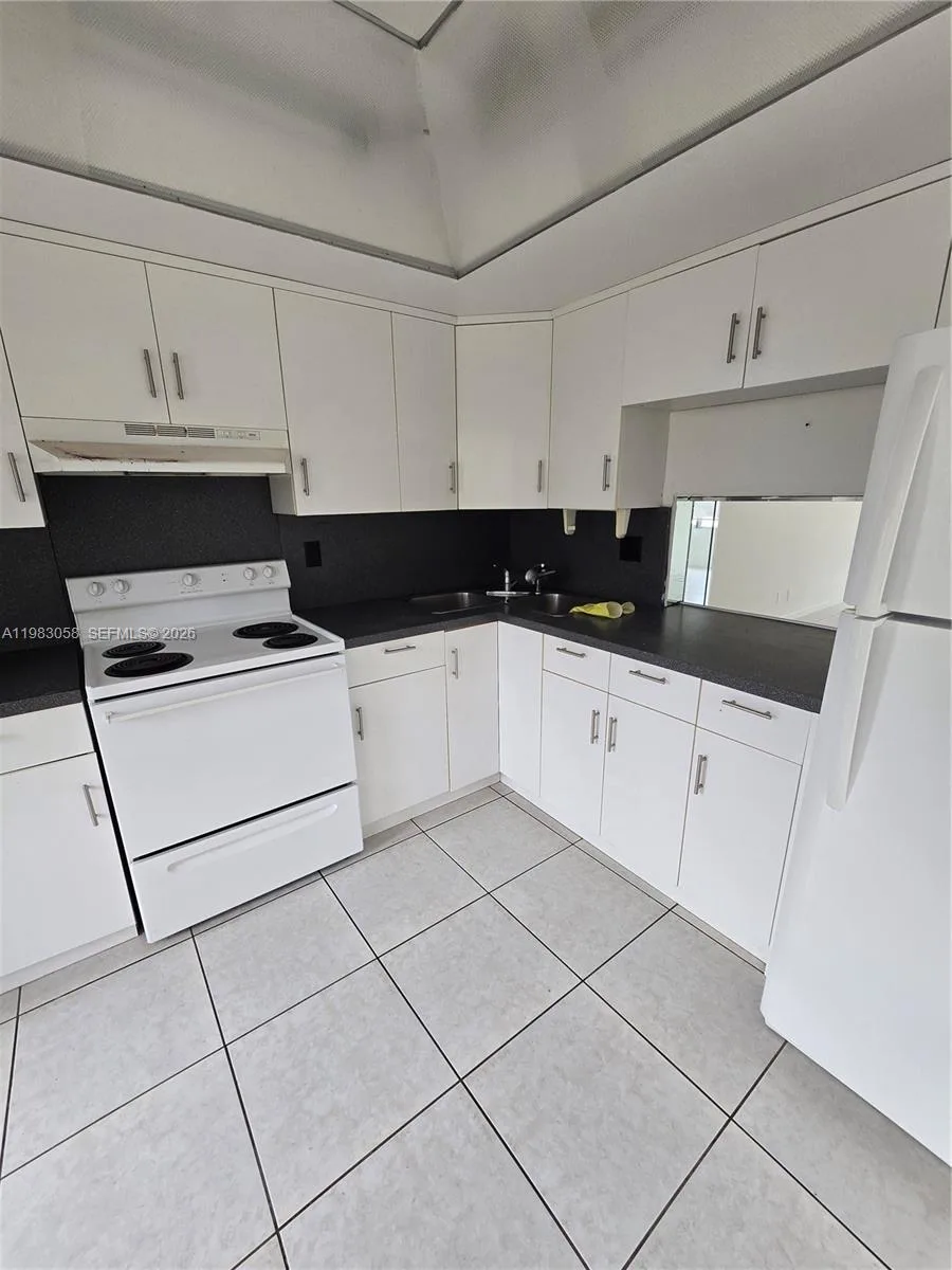 851 NE 14th Ave # 414, Hallandale Beach, FL 33009 photo 9