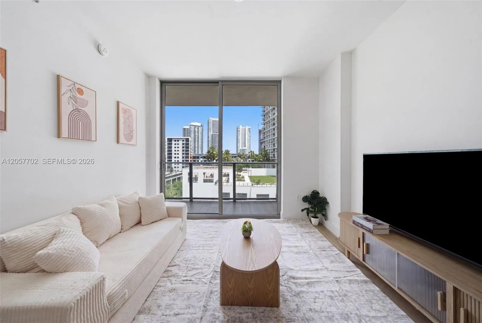90 NE 32ND ST # 811, Miami, FL 33137