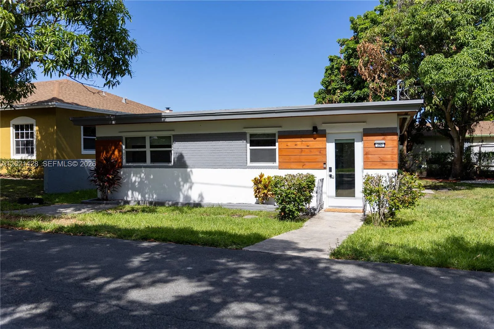 250 NW 14th Way, Dania Beach, FL 33004