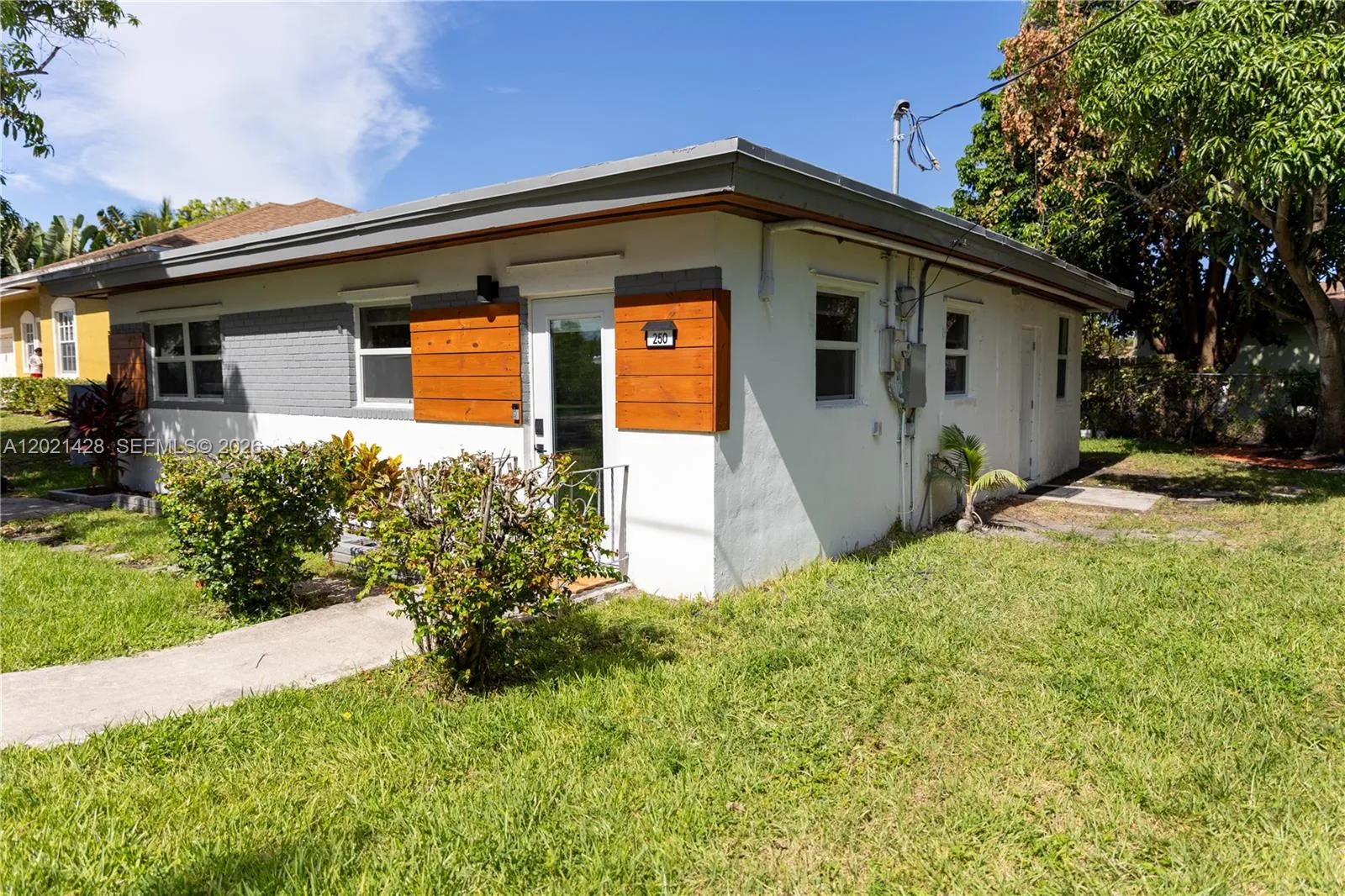 250 NW 14th Way, Dania Beach, FL 33004 photo 2