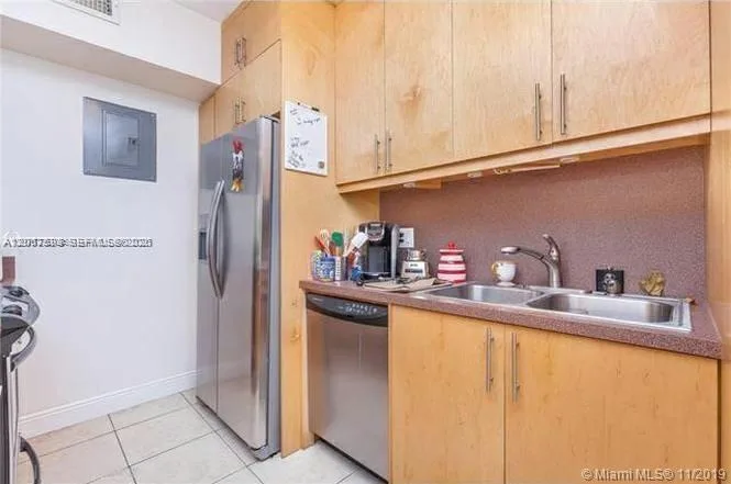 1025 NE 17th Way, Fort Lauderdale, FL 33304 photo 8