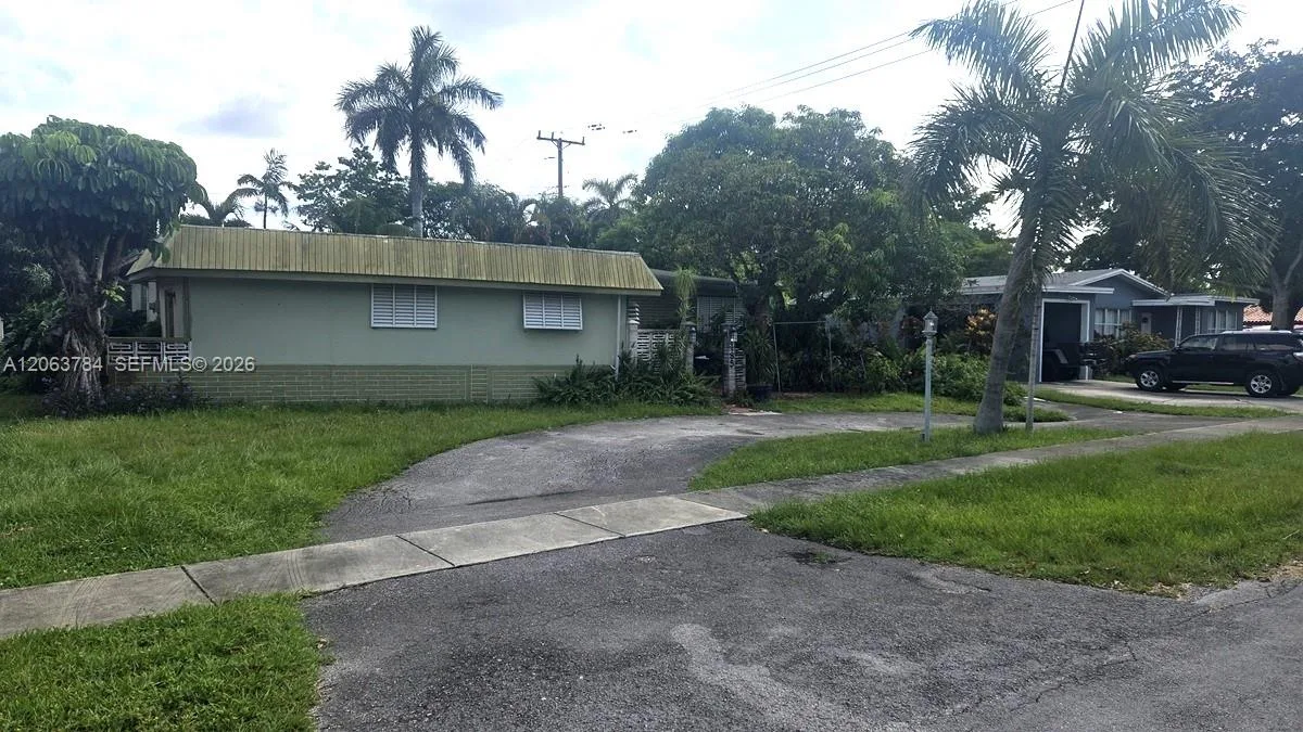 185 NE 129th St, North Miami, FL 33161 photo 2