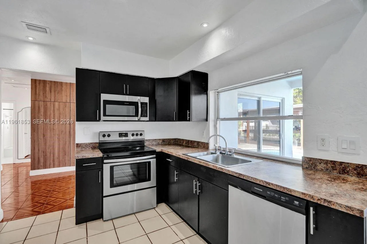 6617 Dahlia Dr, Miramar, FL 33023 photo 6