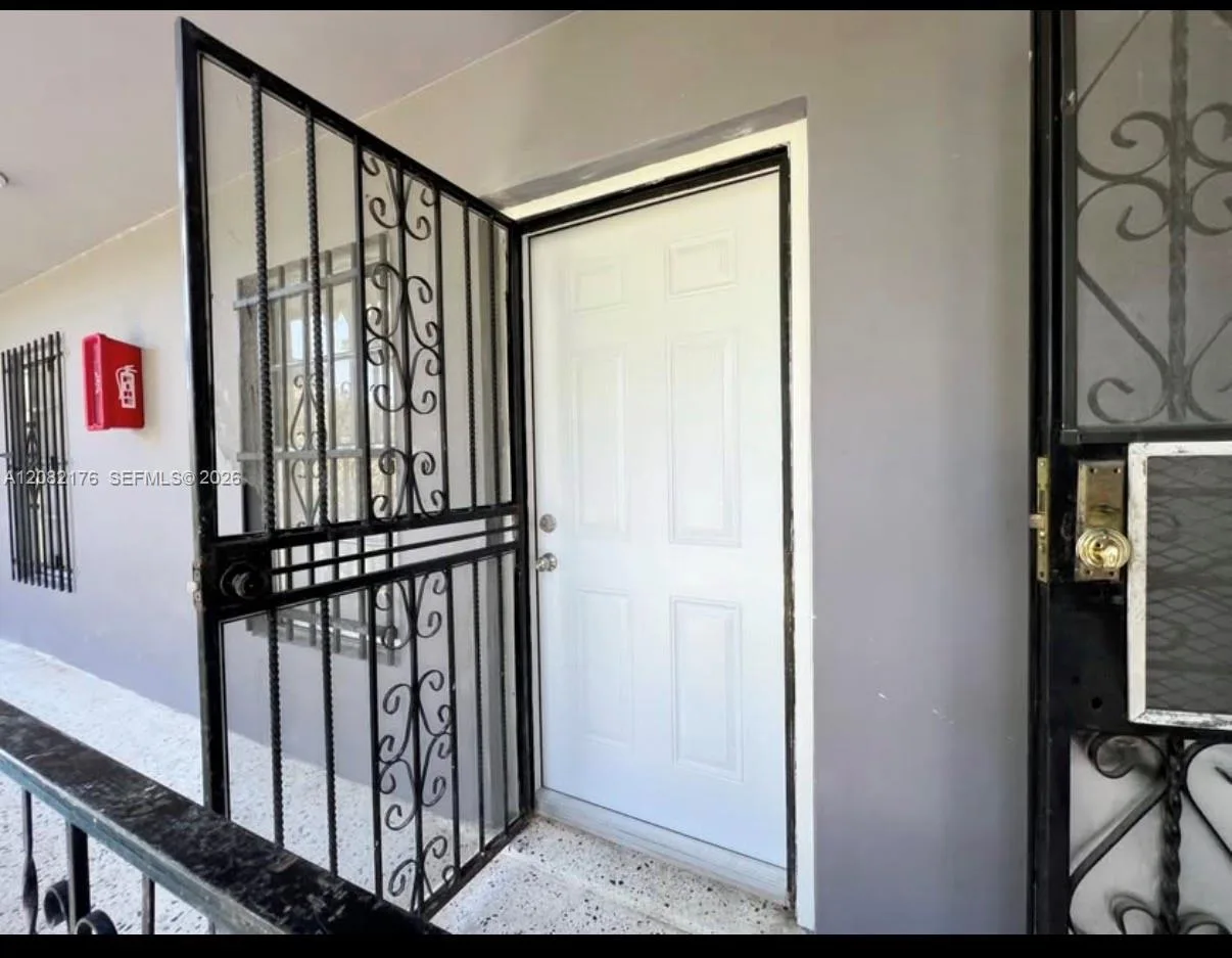752 NW 4th St # 5, Miami, FL 33128