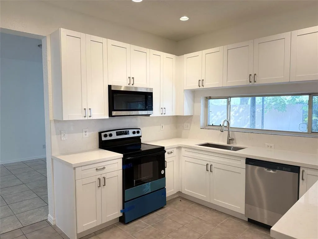 2927 Bogota Avenue, Hollywood, FL 33026 photo 4