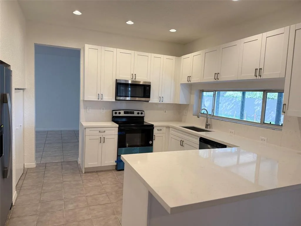 2927 Bogota Avenue, Hollywood, FL 33026 photo 6
