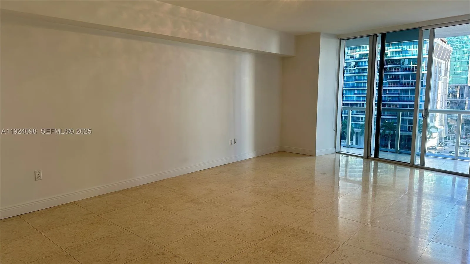 475 Brickell Ave # 910, Miami, FL 33131 photo 4