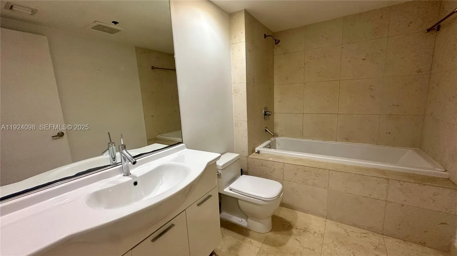 475 Brickell Ave # 910, Miami, FL 33131 photo 5