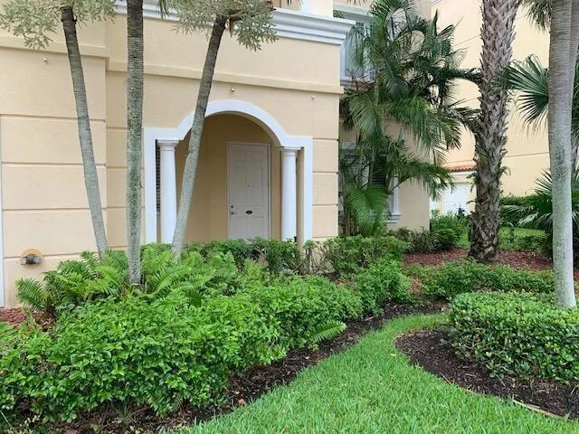 20 Harbour Isle Drive W # 106, Fort Pierce, FL 34949