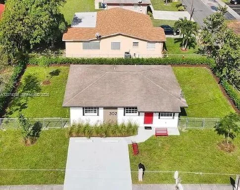 302 NW 9th St, Hallandale Beach, FL 33009 photo 2