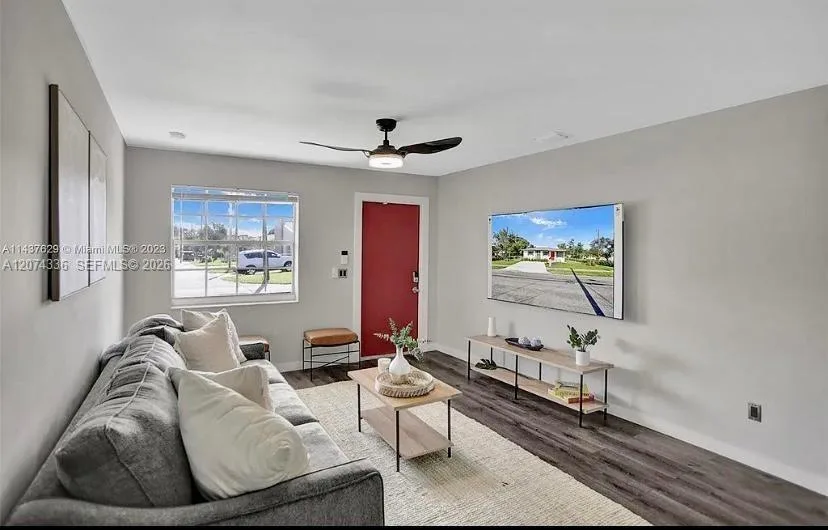 302 NW 9th St, Hallandale Beach, FL 33009 photo 4