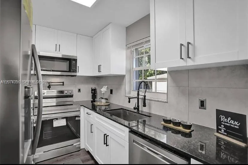 302 NW 9th St, Hallandale Beach, FL 33009 photo 5