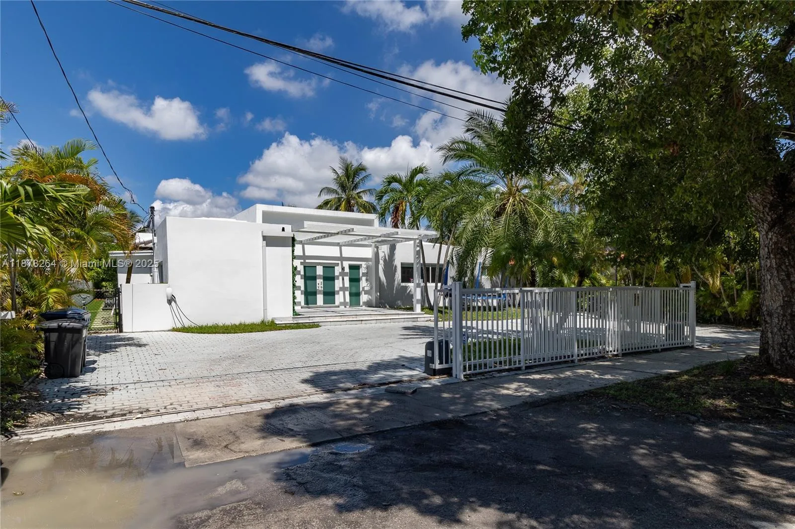 1215 N Biscayne Point Rd, Miami Beach, FL 33141 photo 4