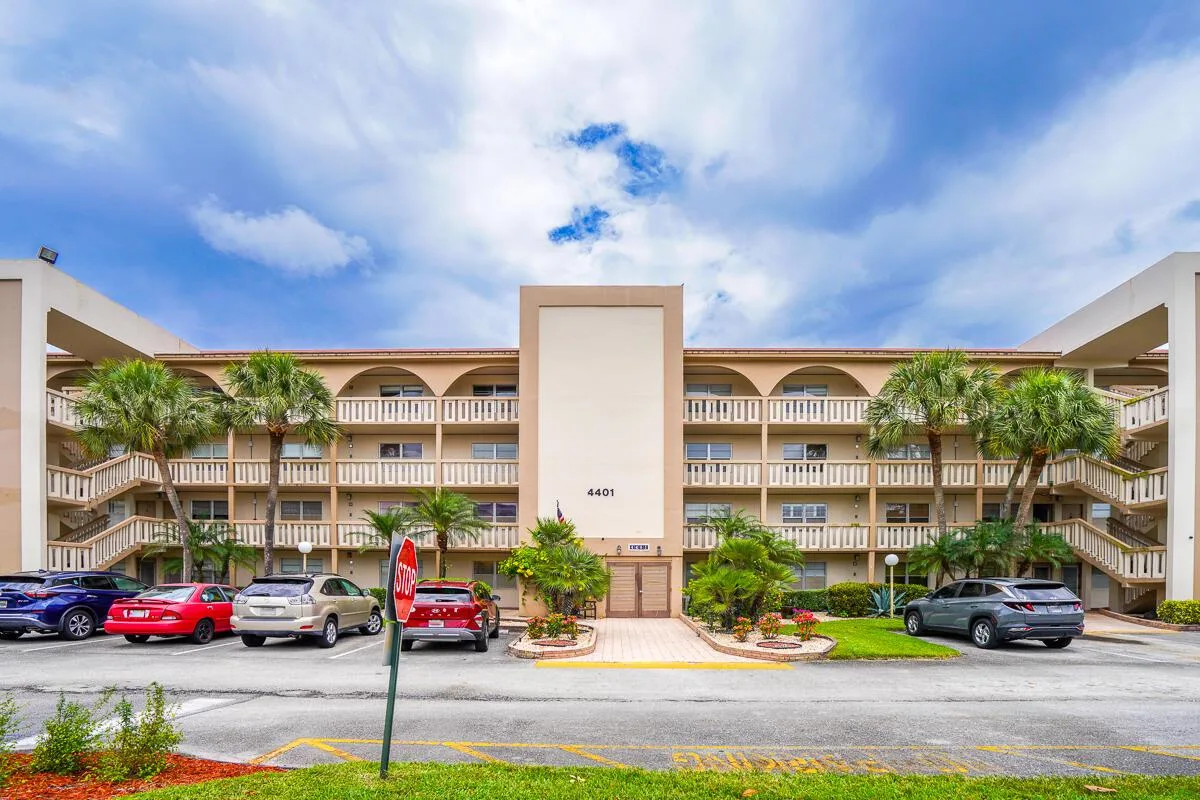 4401 Martinique Court # D2, Coconut Creek, FL 33066