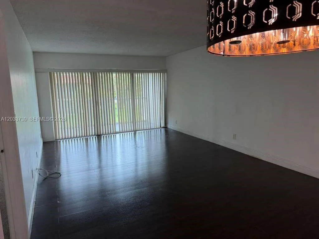 140 Lakeview Dr # 211, Weston, FL 33326