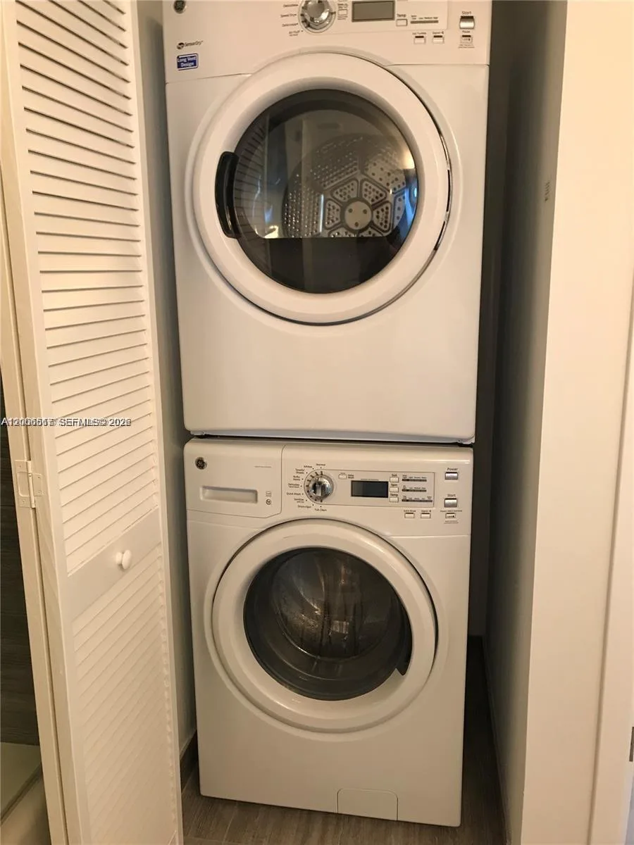 1010 Brickell Ave # 4609, Miami, FL 33131 photo 7