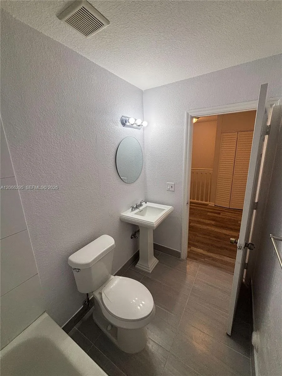 14042 NE 2nd Ave # 14042, Miami, FL 33161 photo 7