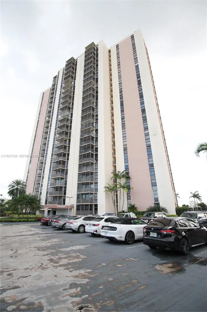 20379 W Country Club Dr # 2237, Aventura, FL 33180