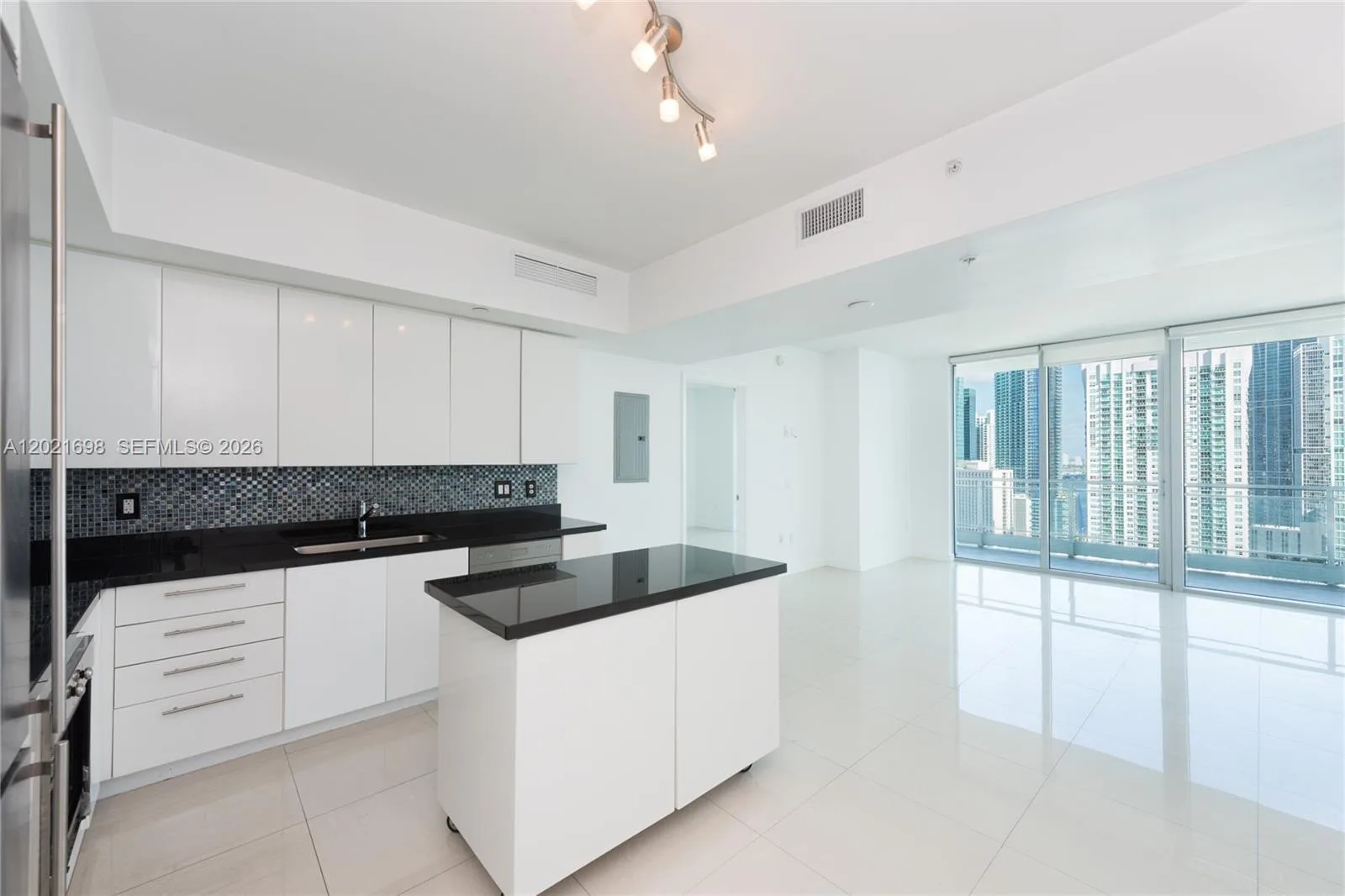 92 SW 3rd Street # 2812, Miami, FL 33130 photo 2