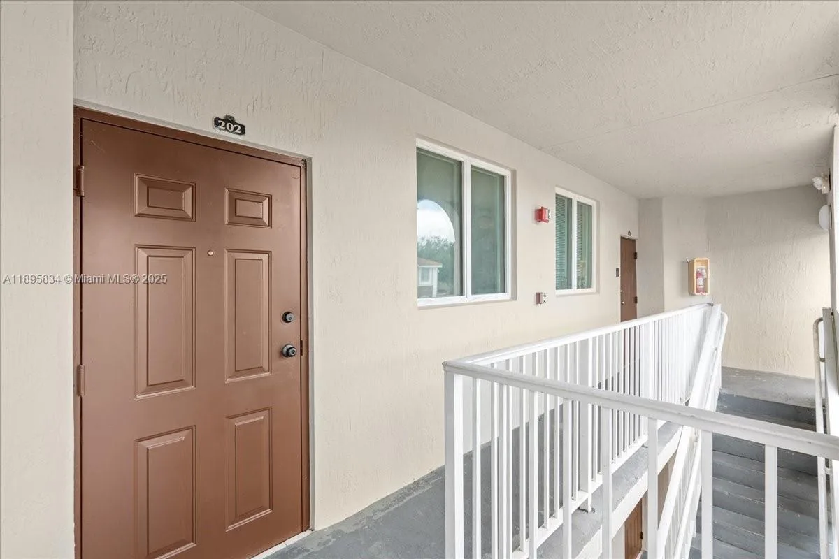 1677 SE 27th Ct # 202, Homestead, FL 33035