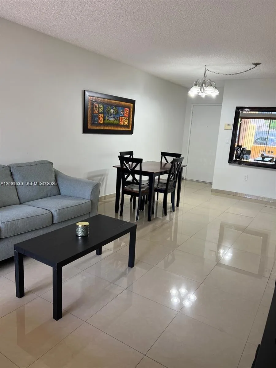 9711 Fontainebleau Blvd # D103, Miami, FL 33172
