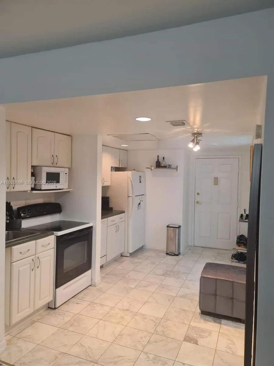 999 Brickell Bay Dr # 206, Miami, FL 33131 photo 11