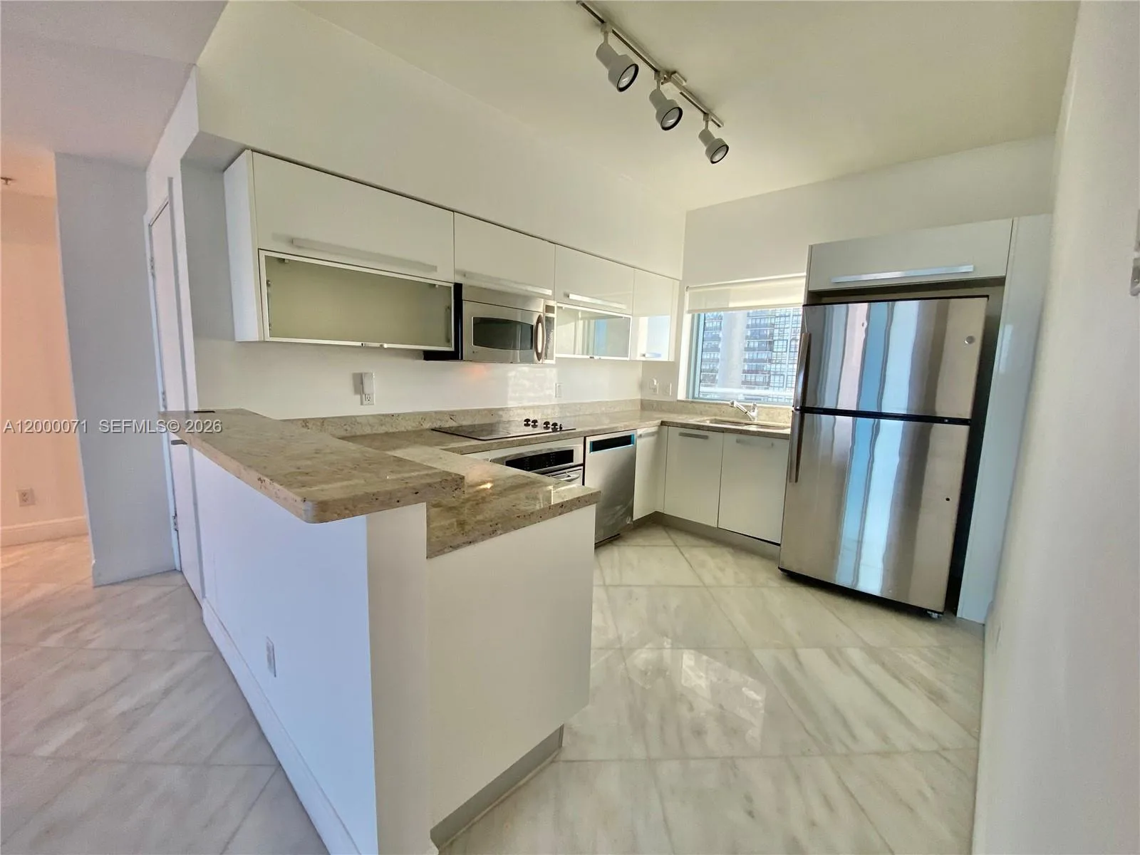 601 NE 36th St # 1103, Miami, FL 33137 photo 5