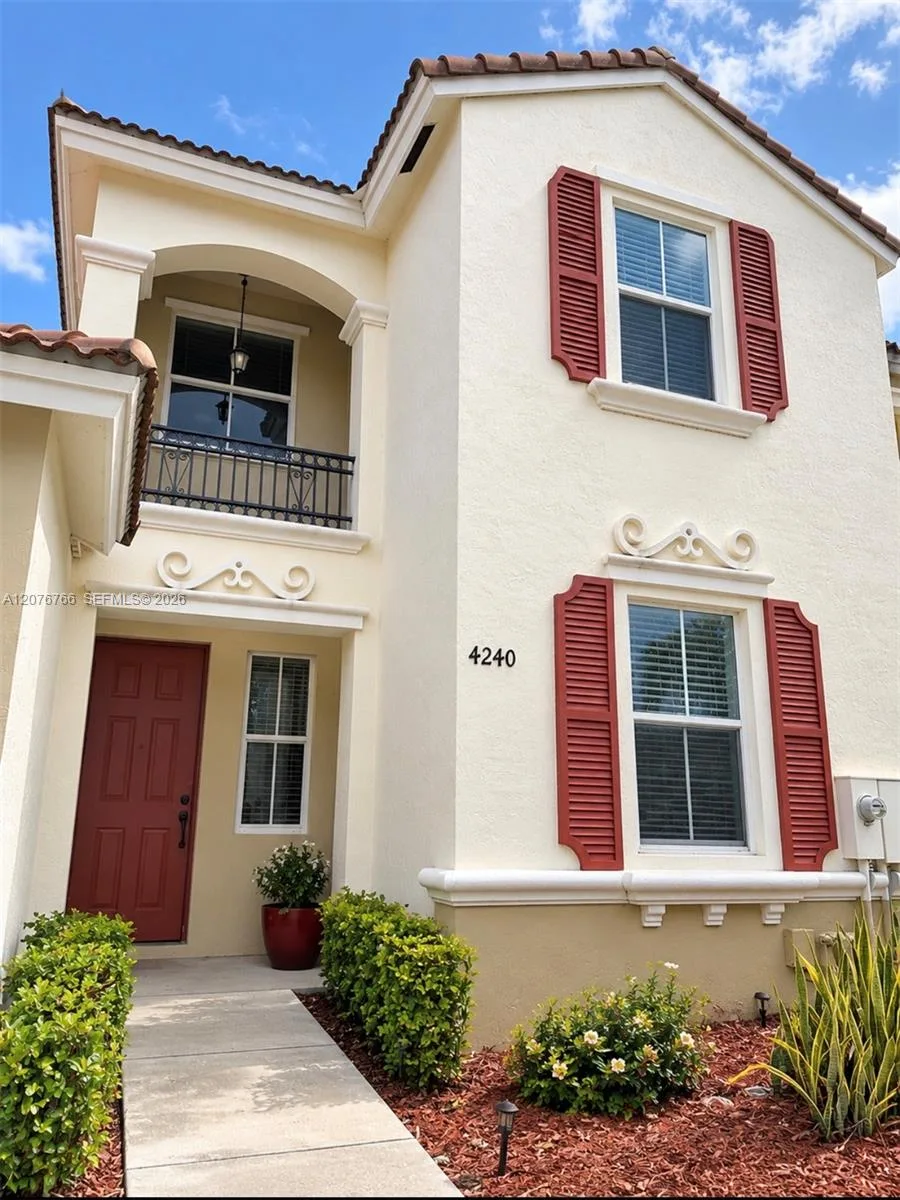 4240 NE 9th St, Homestead, FL 33033