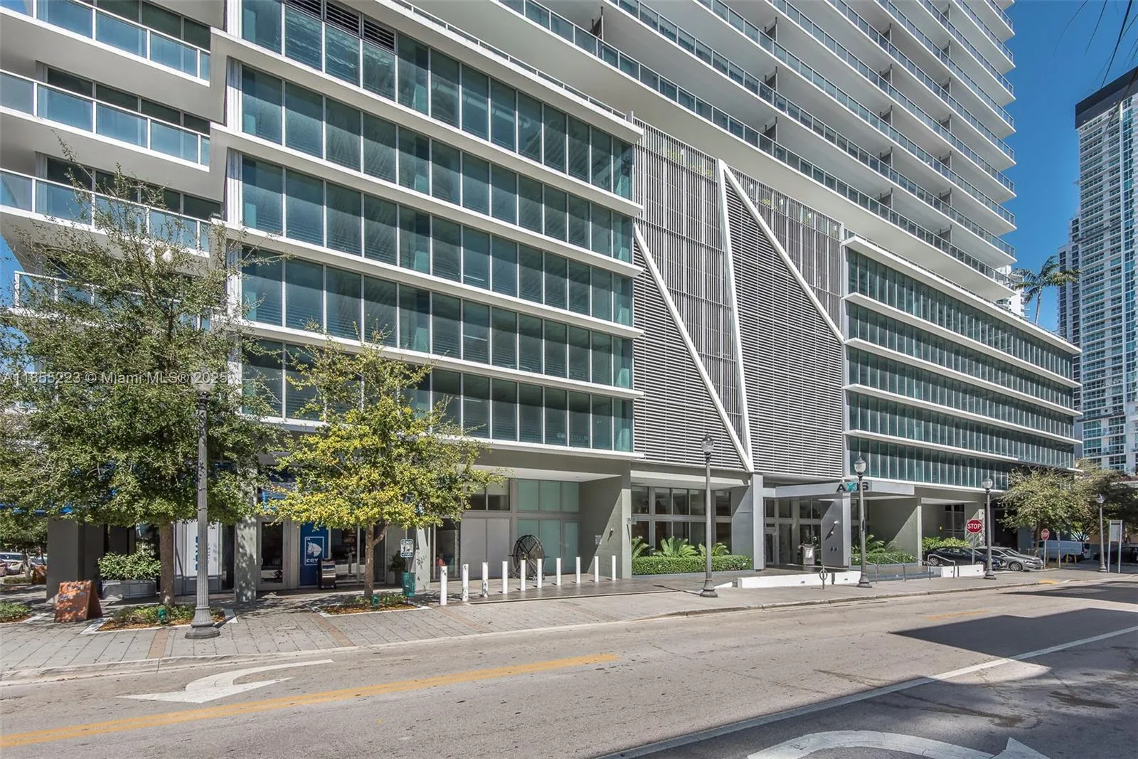 79 SW 12th St # 2404-S, Miami, FL 33130