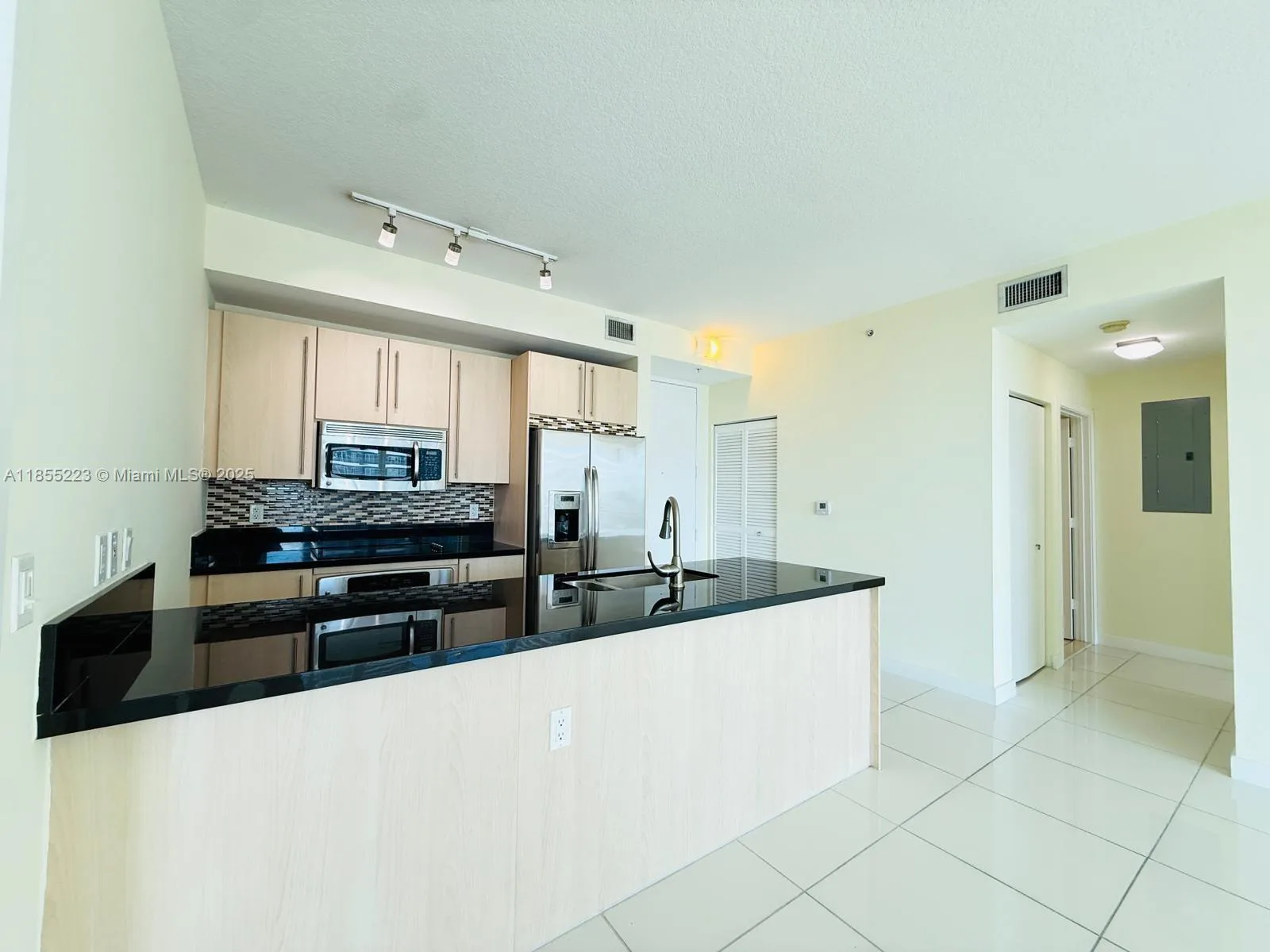 79 SW 12th St # 2404-S, Miami, FL 33130 photo 2