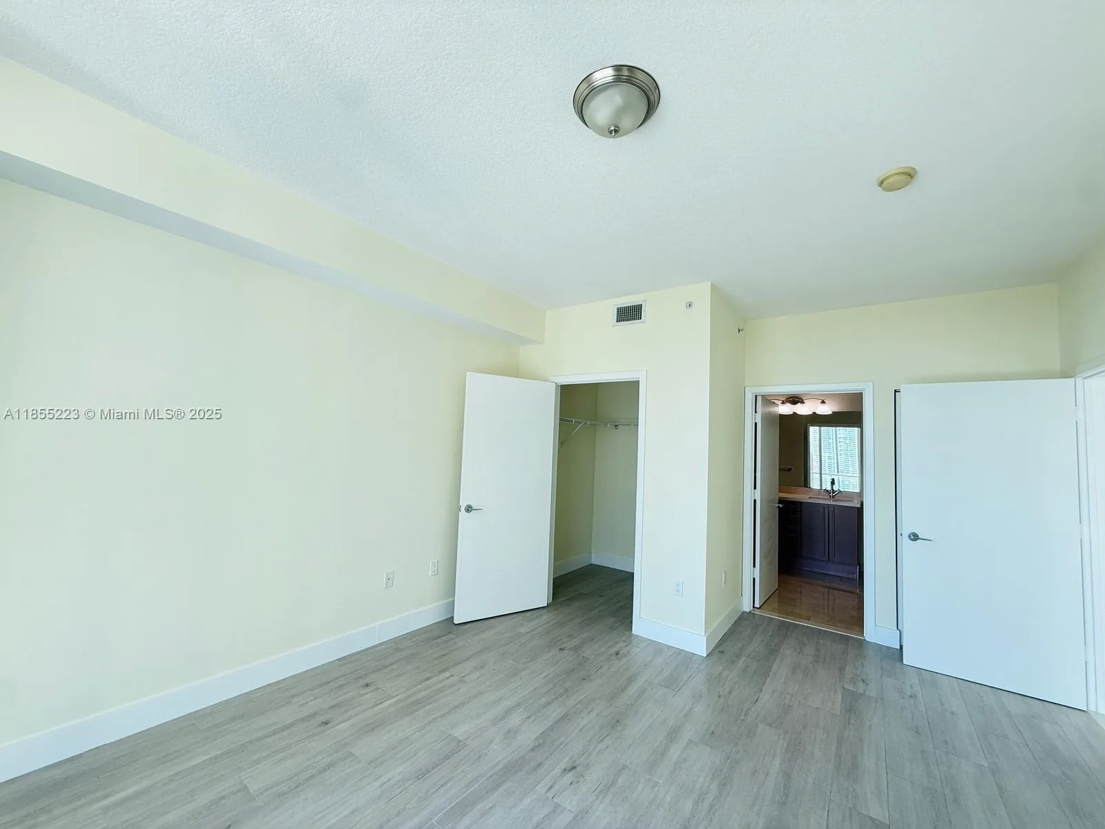 79 SW 12th St # 2404-S, Miami, FL 33130 photo 3