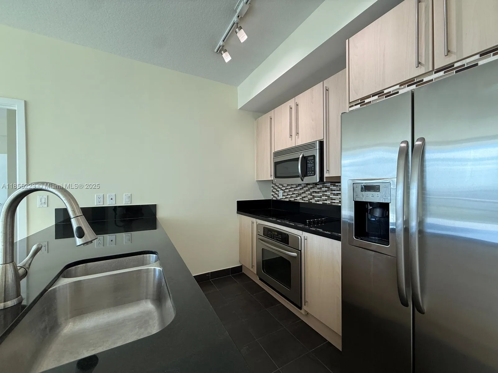 79 SW 12th St # 2404-S, Miami, FL 33130 photo 4