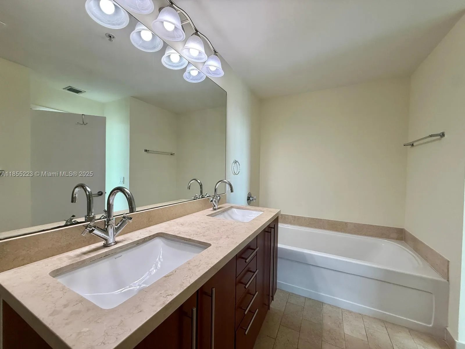 79 SW 12th St # 2404-S, Miami, FL 33130 photo 7