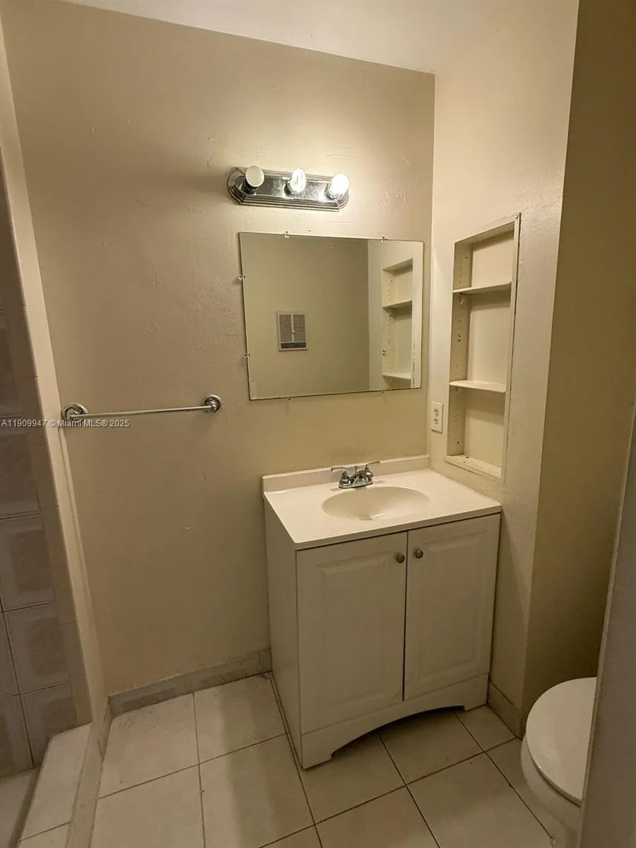 438 NE 210th Cir Ter # 202-4B, Miami, FL 33179 photo 12