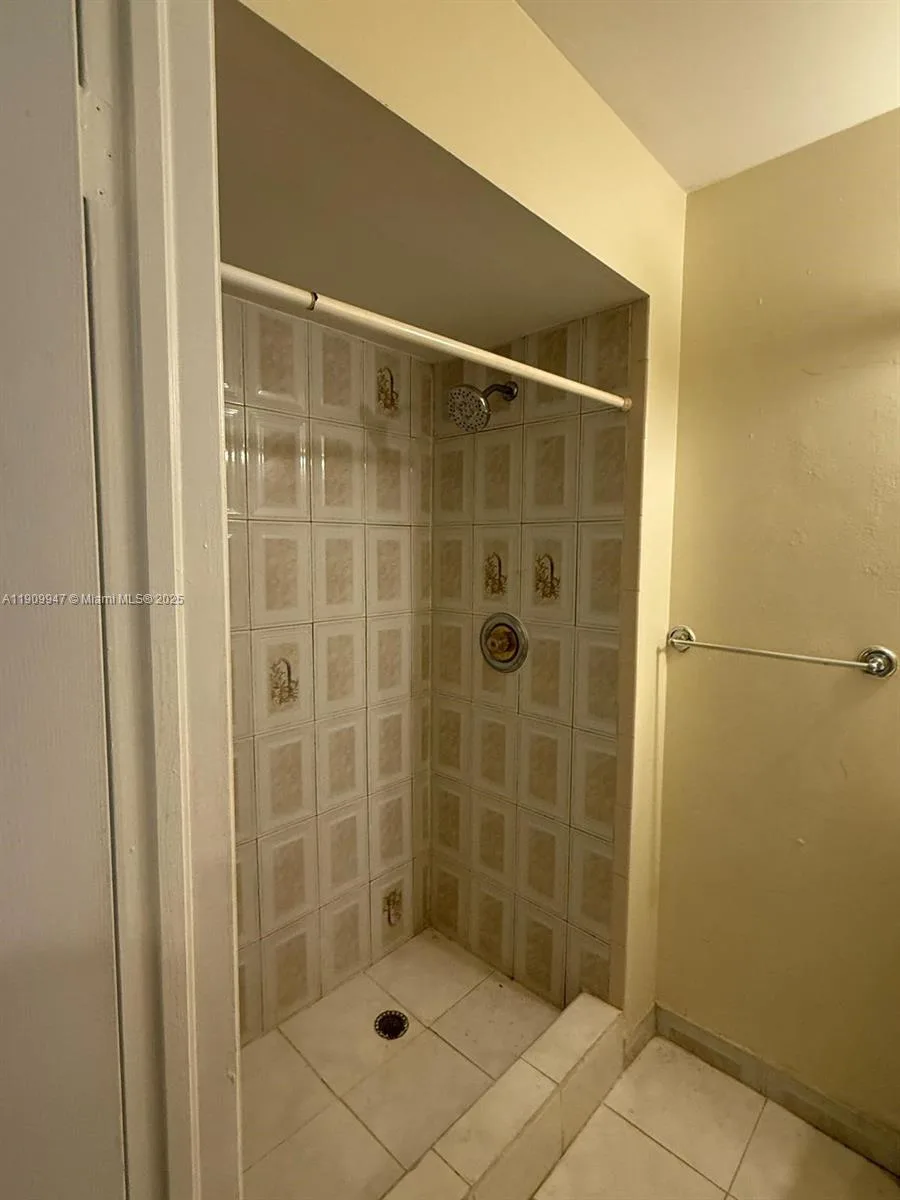 438 NE 210th Cir Ter # 202-4B, Miami, FL 33179 photo 13