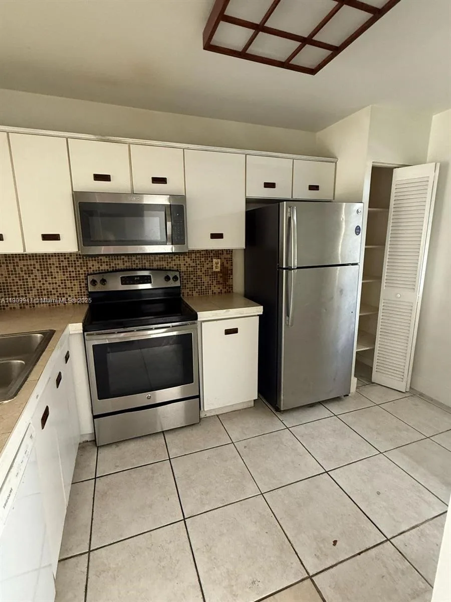 438 NE 210th Cir Ter # 202-4B, Miami, FL 33179 photo 4
