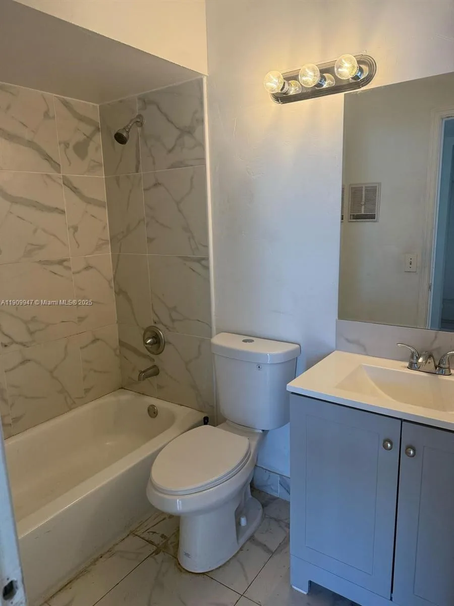 438 NE 210th Cir Ter # 202-4B, Miami, FL 33179 photo 9