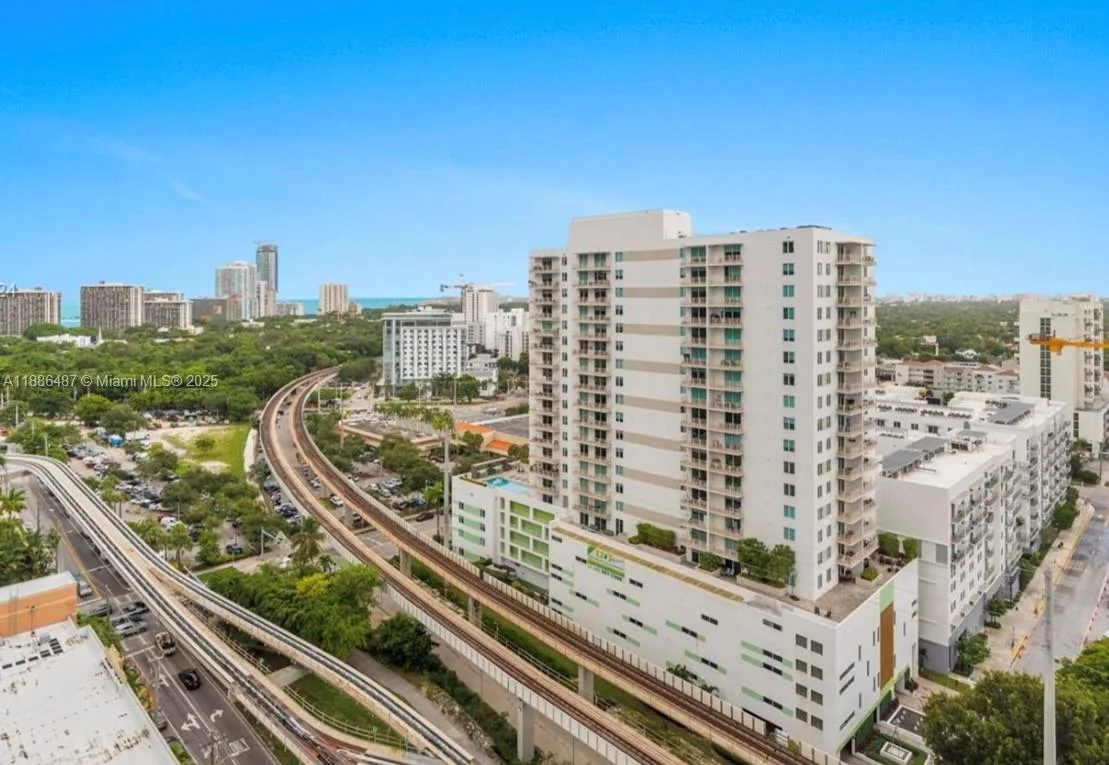 79 SW 12th St # 2102-S, Miami, FL 33130 photo 2