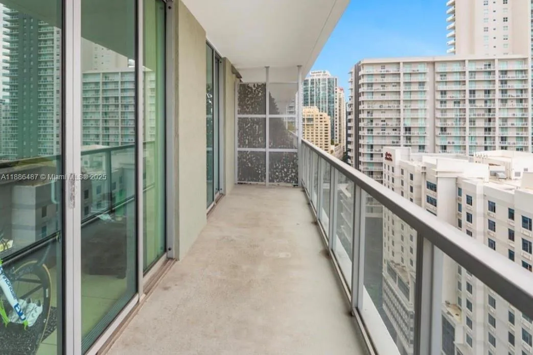 79 SW 12th St # 2102-S, Miami, FL 33130 photo 3