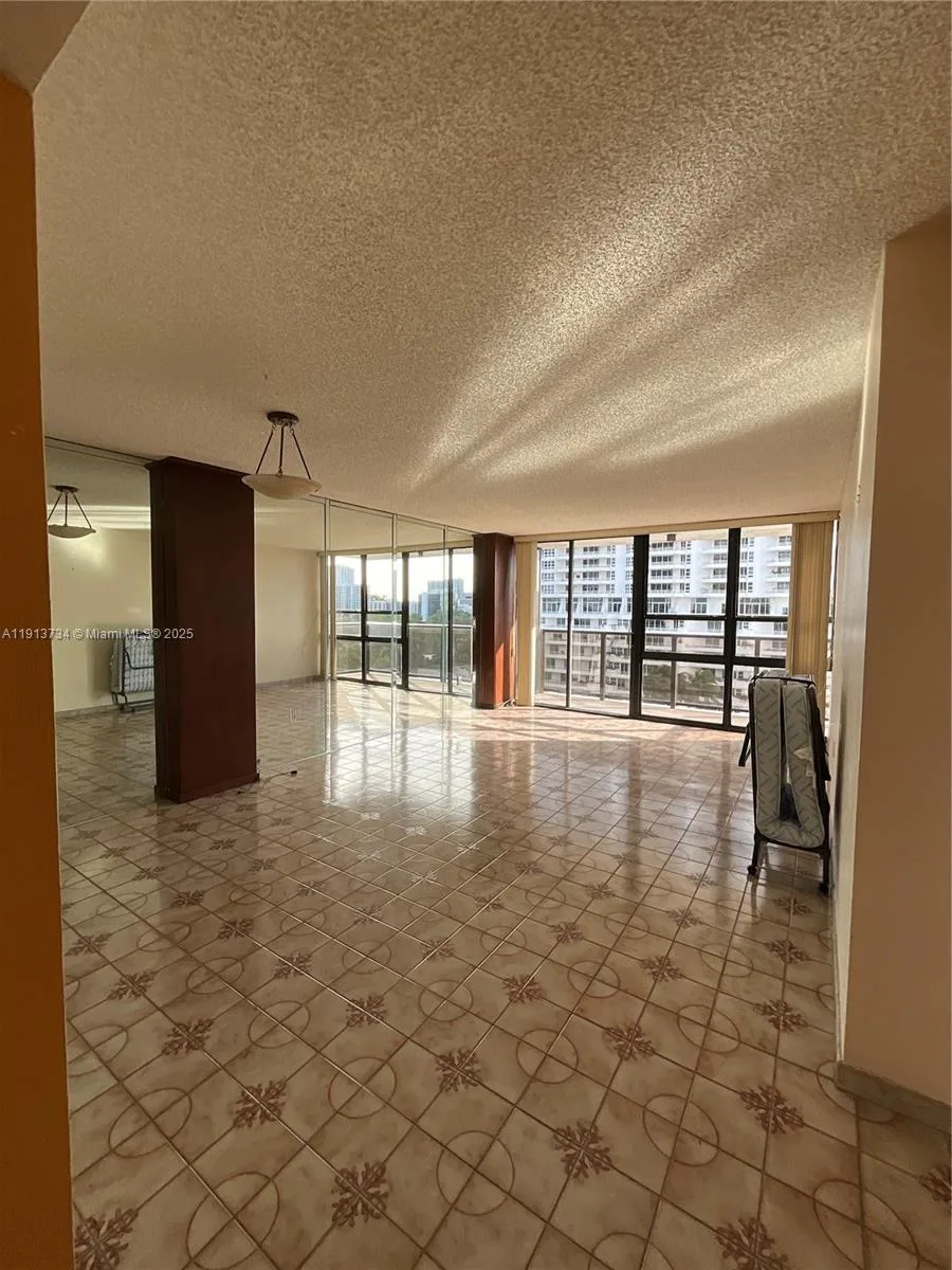 600 NE 36th St # 817, Miami, FL 33137