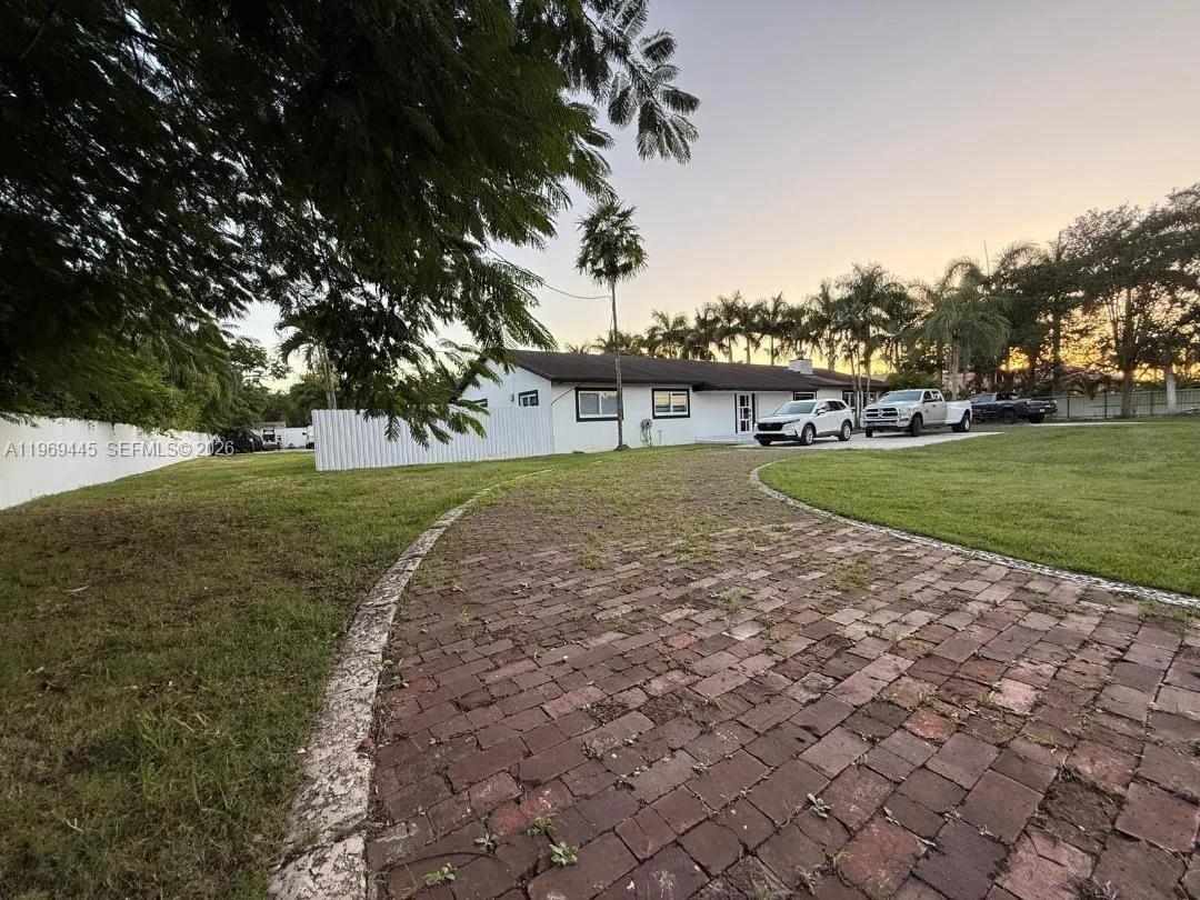 15750 SW 216th St, Miami, FL 33170 photo 2