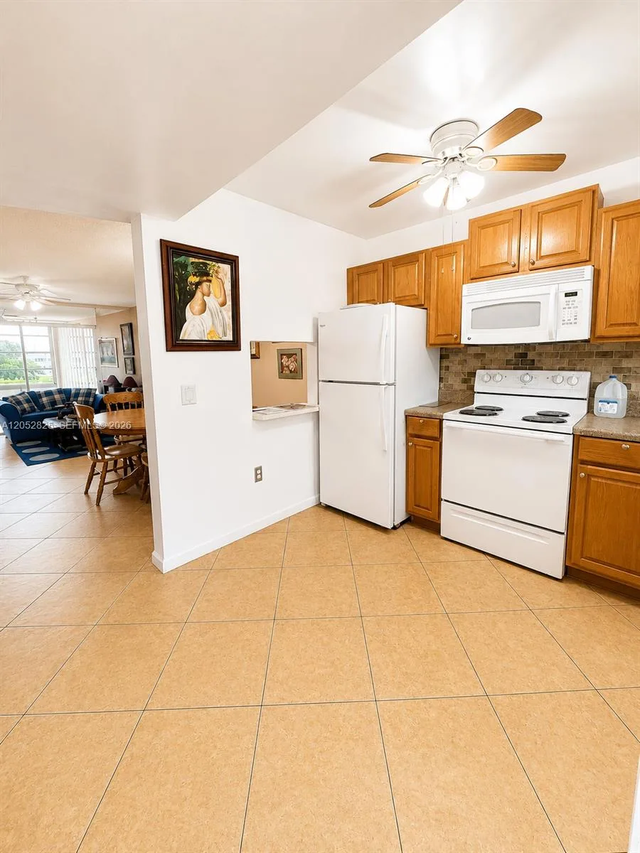 8220 Sunrise Lakes Blvd # 309, Sunrise, FL 33322