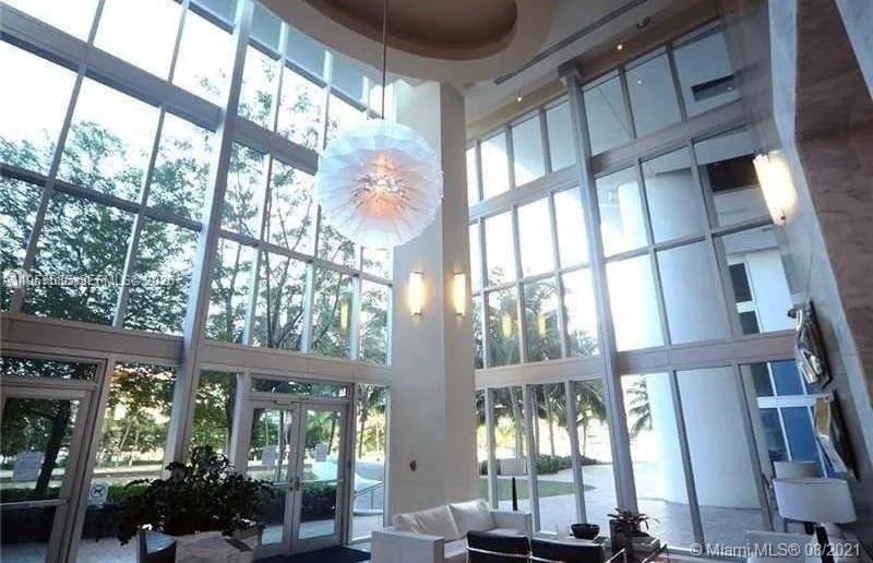 185 SW 7th St # 3706, Miami, FL 33130 photo 3